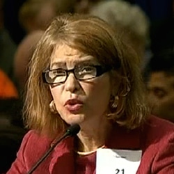 Lise-Van-Susteren square portrait